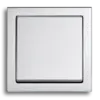 Ein silberner Lichtschalter mit quadratischem Design, ohne sichtbare Beschriftung oder zusätzliche Elemente.